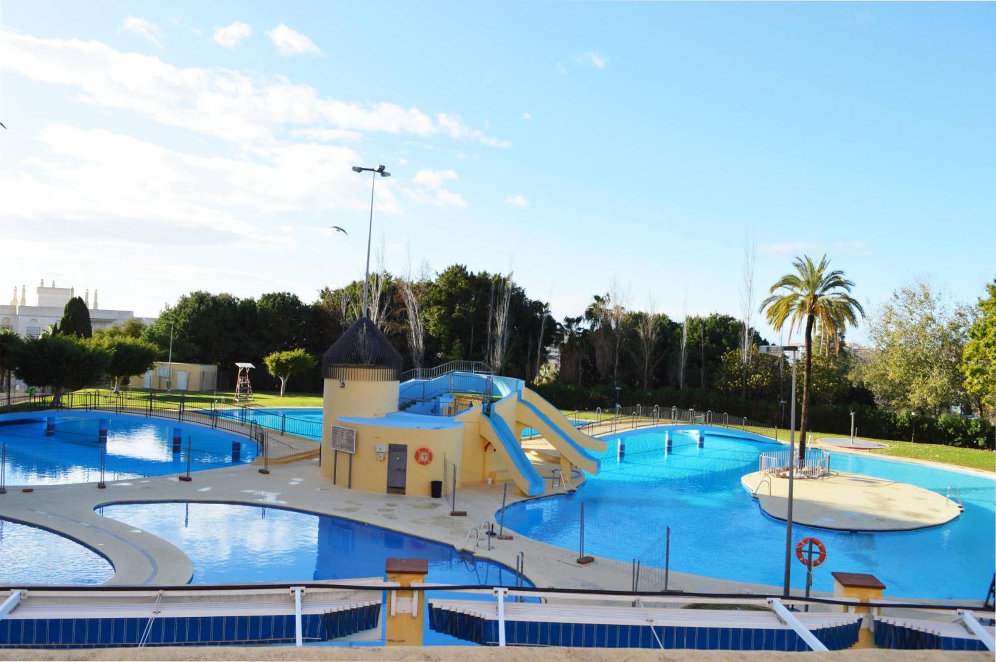 With Swimming Pool Open Year * Benalmadena